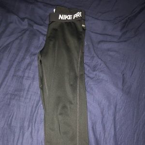 Nike pros cropped leggings